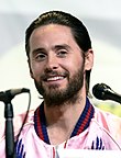 Джаред Летоның 2016 жылы Сан-Диегодағы комик-кондағы суреті.