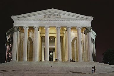 אנדרטת ג'פרסון בלילה