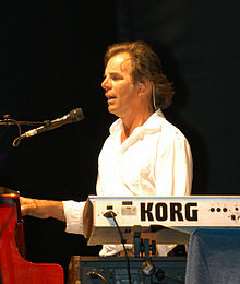 Cain performing in 2007 JonathanCain.jpg