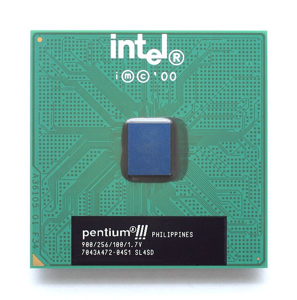 A 900 MHz Coppermine FC-PGA Pentium III.