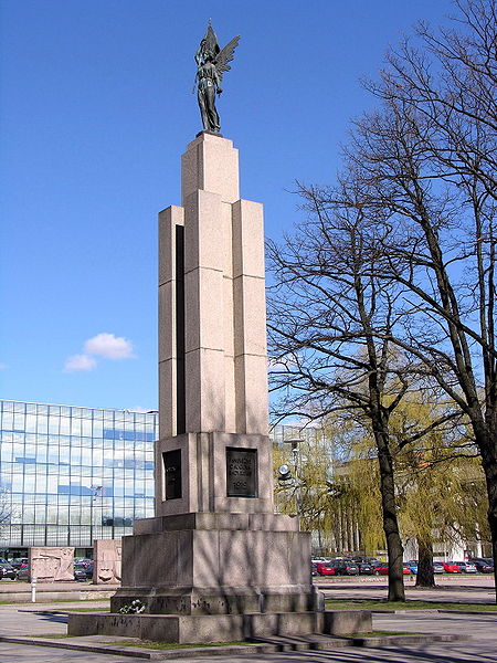 File:Kaunas.Laisves statula. 2007-04-06.jpg