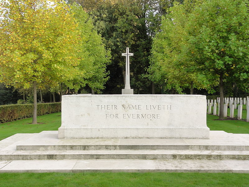 File:Kemmel - Kemmel Chateau Military Cemetery 3.jpg