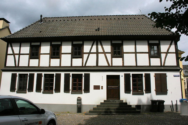 File:Kirchplatz1Siegburg.jpg