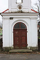 Dveře s vodočty na kapličce svatého Václava v obci Kly.