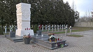 Cemitério de guerra em Kock com os túmulos do general Franciszek Kleeberg e participantes da Batalha de Kock (1939)