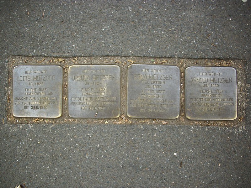 File:Kollektion Stolpersteine - Hindenburgstr. 53.jpg