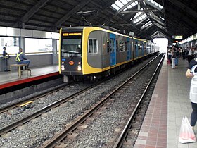 ブルメントリットLRT駅に到着するLRT1号線