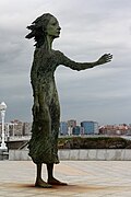 Statua "La madre dell'emigrante" di Ramón Muriedas Mazorra.