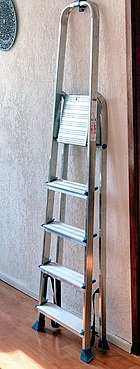 https://upload.wikimedia.org/wikipedia/commons/thumb/0/00/Ladder_aluminum.jpg/140px-Ladder_aluminum.jpg