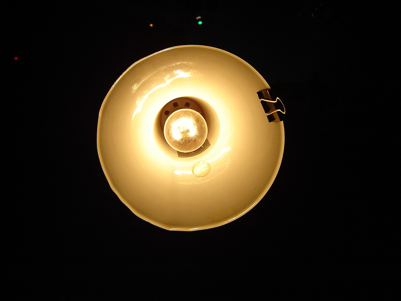 File:Hurricane lamp in dark.jpg - Wikimedia Commons