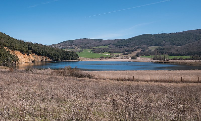 File:Lantarón - Lago de Arreo 03.jpg