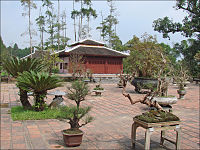 地藏殿和庭園盆景