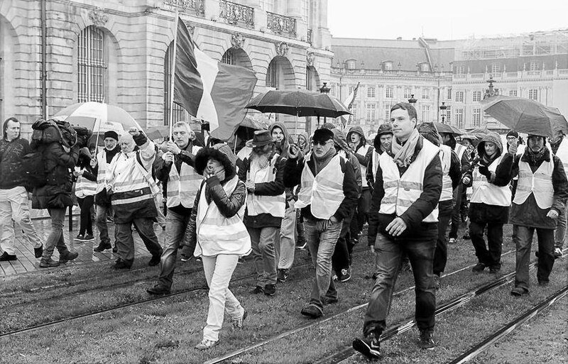 File:Les Gilets Jaunes (46340013341).jpg