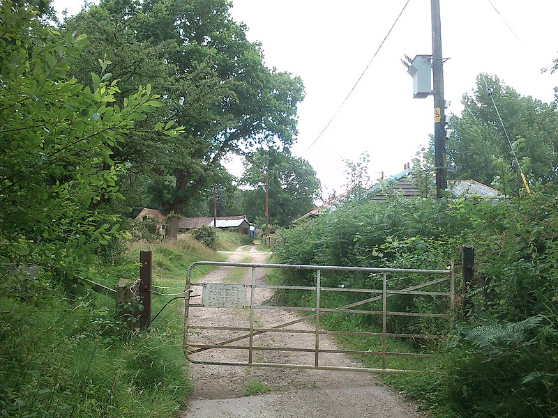 File:Lions Hill Farm (geograph 4069892).jpg