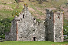 Lochranza Castle (May 2011) Lochranza Castle 1.jpg