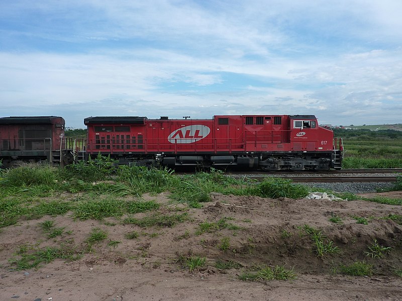 File:Locomotiva de comboio parado sentido Boa Vista na Variante Boa Vista-Guaianã km 216 em Indaiatuba - panoramio.jpg