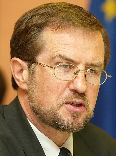 File:Lojze Peterle (2002-04-25) (cropped).jpg