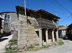 San Román, Sobradelo, Xunqueira De Ambía: Lugares e parroquias, Notas, Véxase tamén