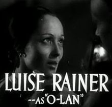 Luise Rainer in The Good Earth trailer.jpg