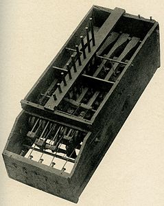 "קופסת המקרוני". האבטיפוס של הקומפטומטר, שפלט בנה ב-1884.