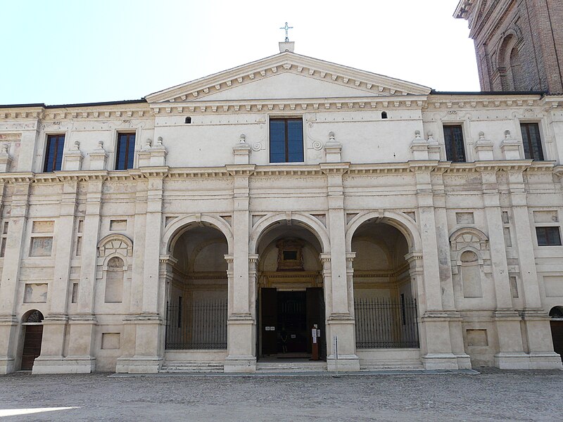 File:Mantova-Basilica Palatina di Santa Barbara1.jpg