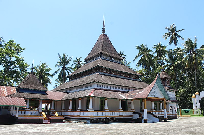 File:Masjid Raya Ampek Lingkuang 01.jpg