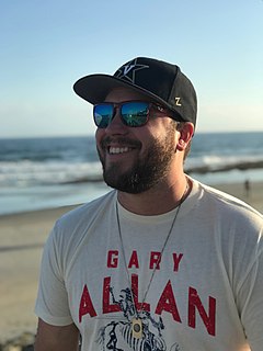 <span class="mw-page-title-main">Mitchell Tenpenny</span> American singer-songwriter