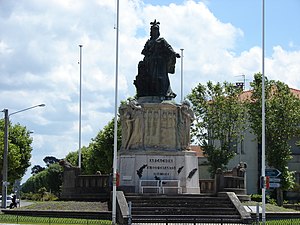 遇难者纪念碑（法语：Monument aux morts d'Arcachon）