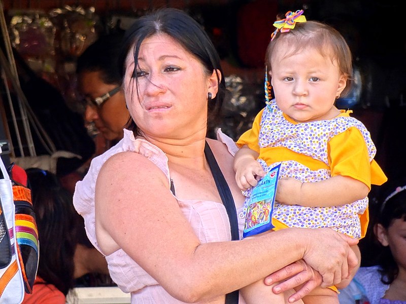 File:Mother with Child - Izamal - Merida - Mexico (8279542402).jpg