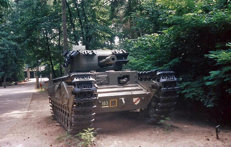 Datei:Museum overloon 1991 01 churchill tank.jpg
