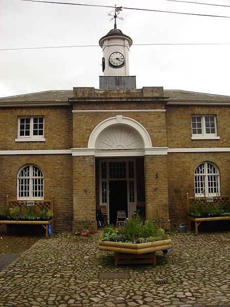 File:Myddelton House Visitor Centre Enfield.JPG