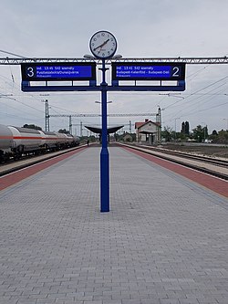 Nagytétény-Diósd railway station, information board, clock, 2020 Nagytétény.jpg