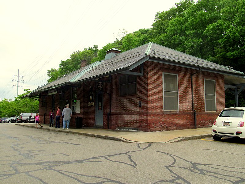 File:Needham Junction Ice Cream, May 2012.JPG