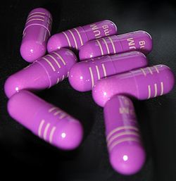 Nexium (esomeprazole magnesium) pills.JPG