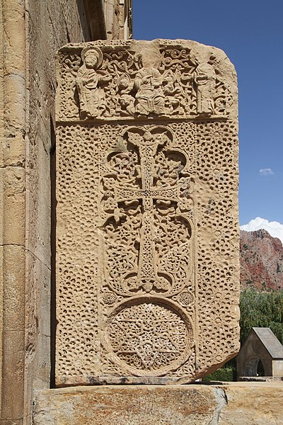 File:Noravank-Kreuzstein-12-2019-gje.jpg