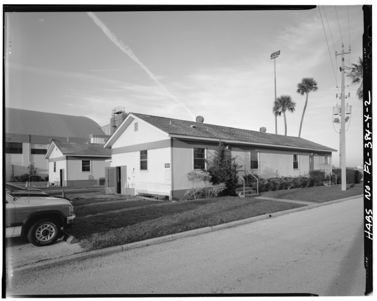 File:Northeast front and southeast side - MacDill Air Force Base, Wing Headquarters, 7651 Hanger Loop Drive, Tampa, Hillsborough County, FL HABS FLA,29-TAMP,52X-2.tif