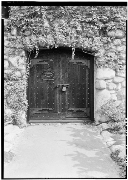 File:October 2, 1960 DETAIL OF ENTRANCE (SOUTH ELEVATION) - El Alisal, 200 East Avenue, Los Angeles, Los Angeles County, CA HABS CAL,19-LOSAN,15-5.tif