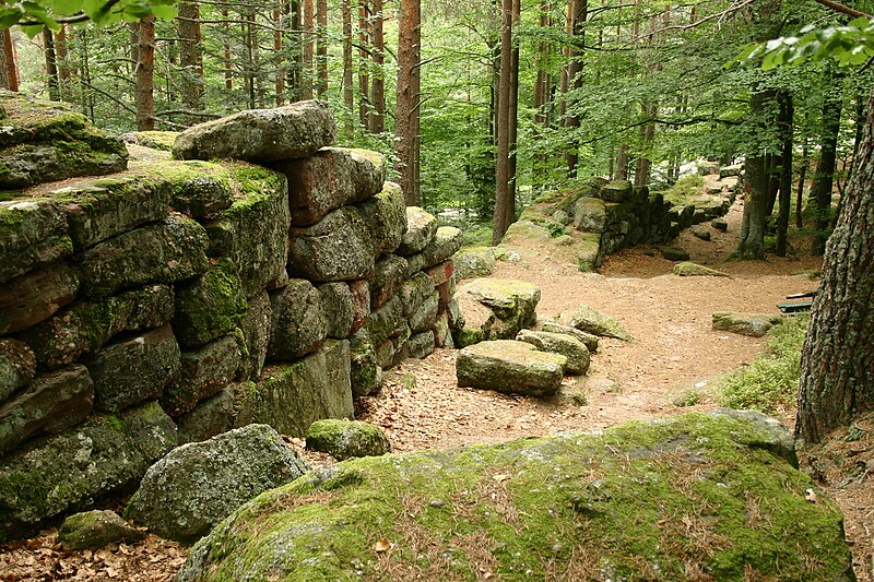 File:Odilienberg heidenmauer.jpg