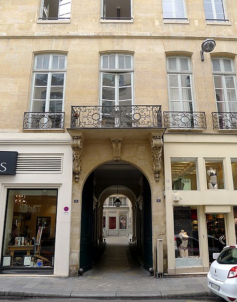 File:P1050023 Paris Ier rue Danielle-Casanova immeuble n°25 et 27 MH rwk.jpg