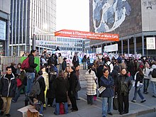 The protest at Jussieu Campus Paris main entry campus jussieu-greve contre CPE-2006-02-27.jpg