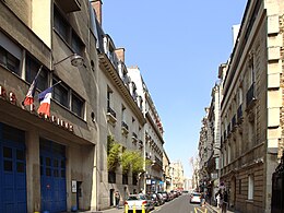 A Rue Mesnil cikk illusztráló képe