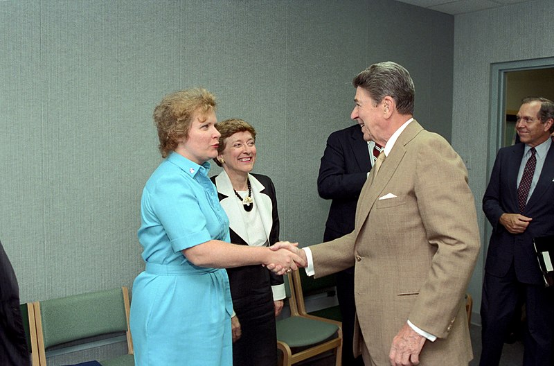 File:Penny Pullen Ronald Reagan AIDS Commission.jpg