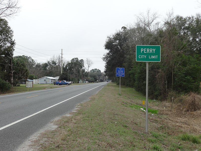 File:Perry city limit, US221SB.JPG