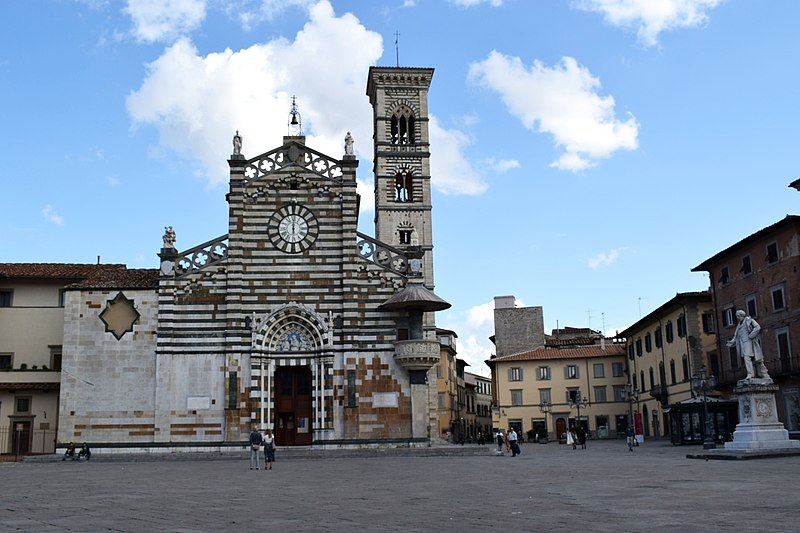 File:Piazza del Duomo - Prato 03.jpg