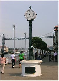 Portugalete mareometro paseo.jpg