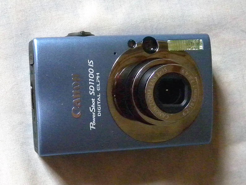 File:Powershot SD1100IS jeh.JPG