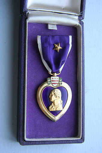 Пурпурные сердца фото. Медаль пурпурное сердце (США). Purple Heart медаль. Орден пурпурное сердце. Награды армии США пурпурное сердце.