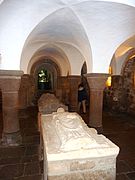 La crypte : gisant de saint Urlou/Gurloës.