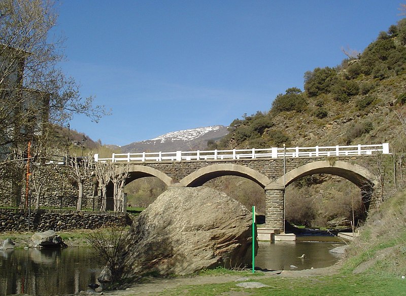 File:Río Trevélez.JPG