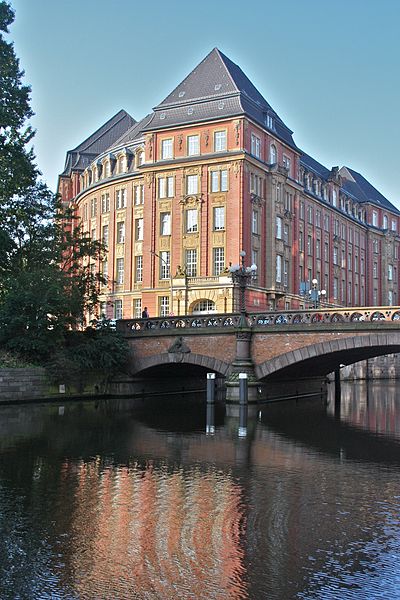 File:Rö2 mit brücke.jpg